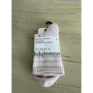 NWT Lululemon Daily Essential Quarter Socks Pink White Size Large